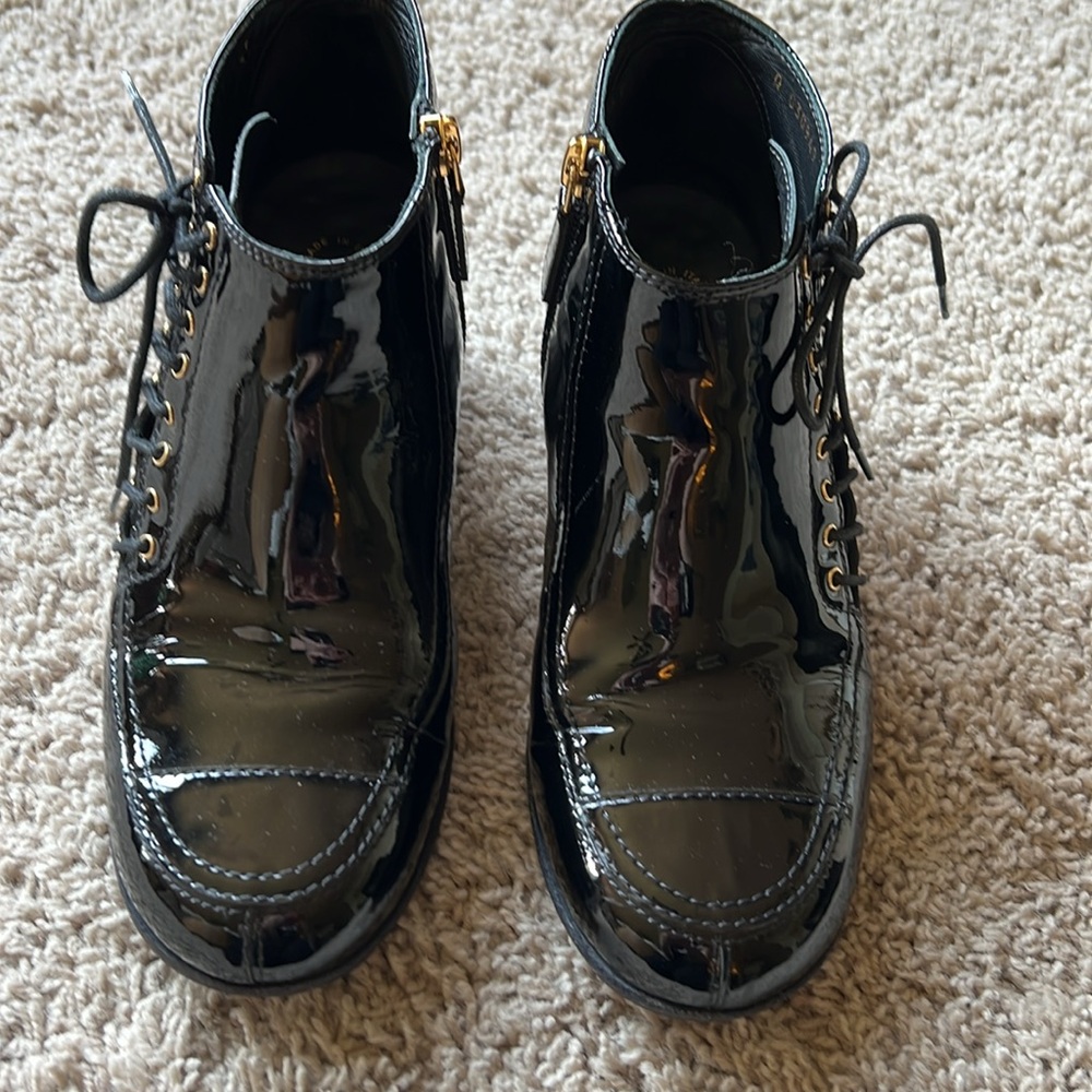 CHANEL 15A Black Patent Leather Side Lace Ankle Boots. - Picture 5 of 6